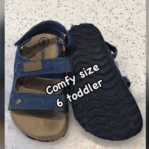 Comfy sandals size 6+7 toddler BOGO